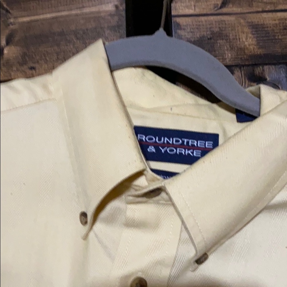 Button down - Picture 2 of 4
